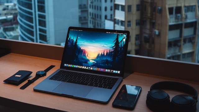 📸: [@austinpoon](https://unsplash.com/@austinpoon)